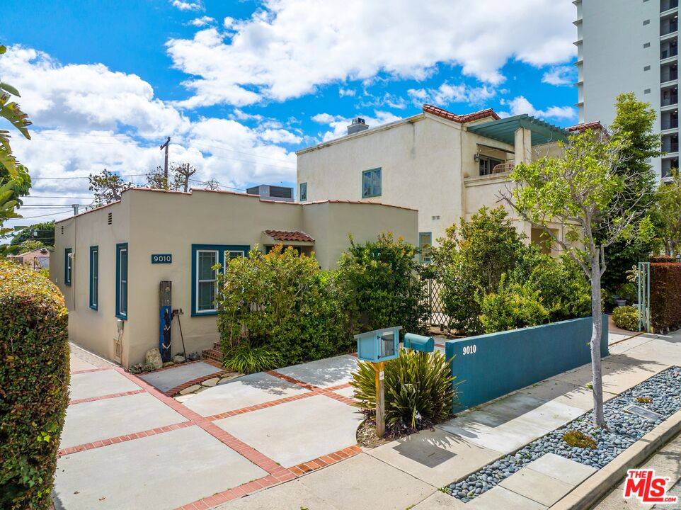 9010   Norma Pl 2BR Sunset Strip La