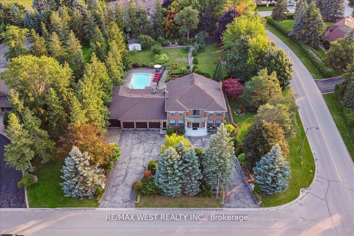 Welcome to 190 Sandys Drive, an exceptional residence nestled in the coveted National Estates.