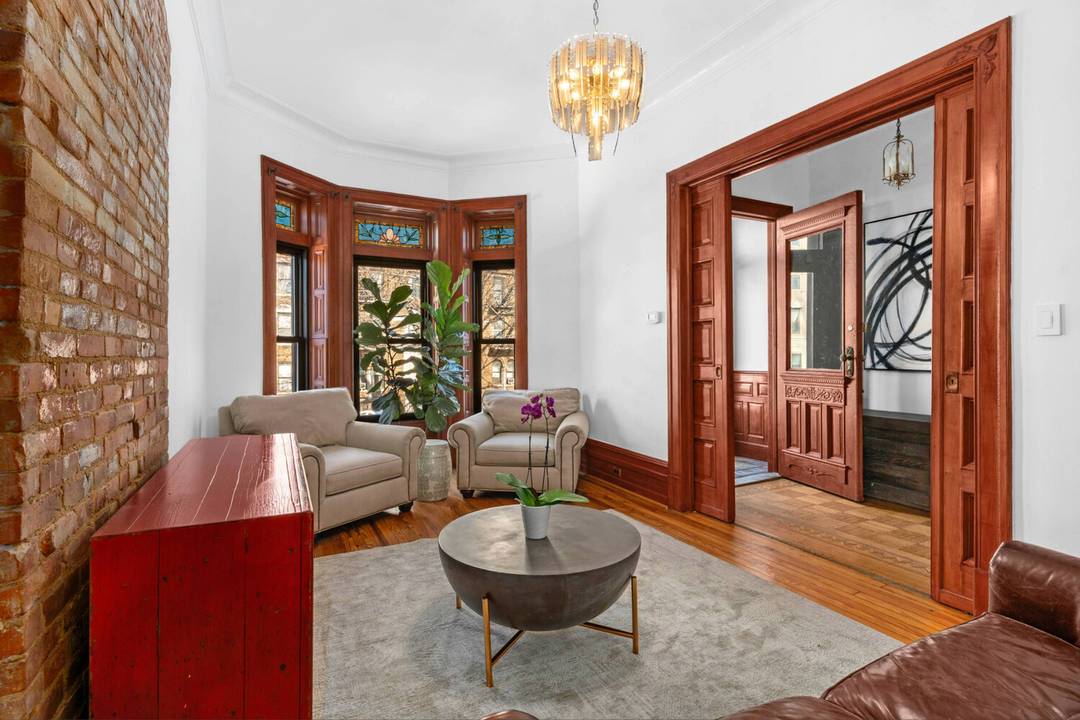 ALL SHOWINGS ARE BY APPT ONLY.