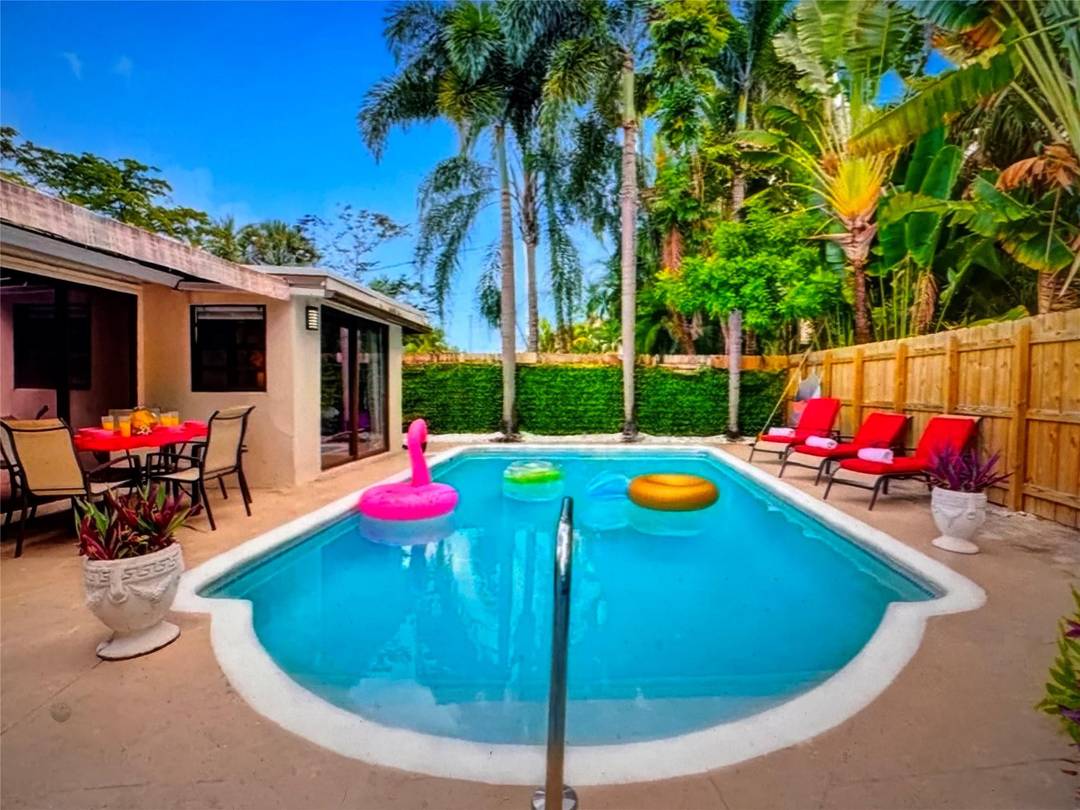 EXCEPTIONAL PROPERTY, OWNER WILL RENT ANNUAL OR WILL ALLOW A SUBLEASE FOR AN AIRBNB.