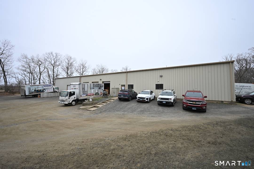 Rare Shoreline Commercial Warehouse Opportunity A rare find on the Shoreline, this versatile 11, 250 SF commercial warehouse offers exceptional functionality, clear height, and outstanding access on a 1.