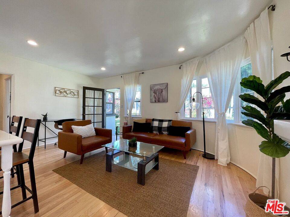 1134 Chelsea Ave 2BR Santa Monica La