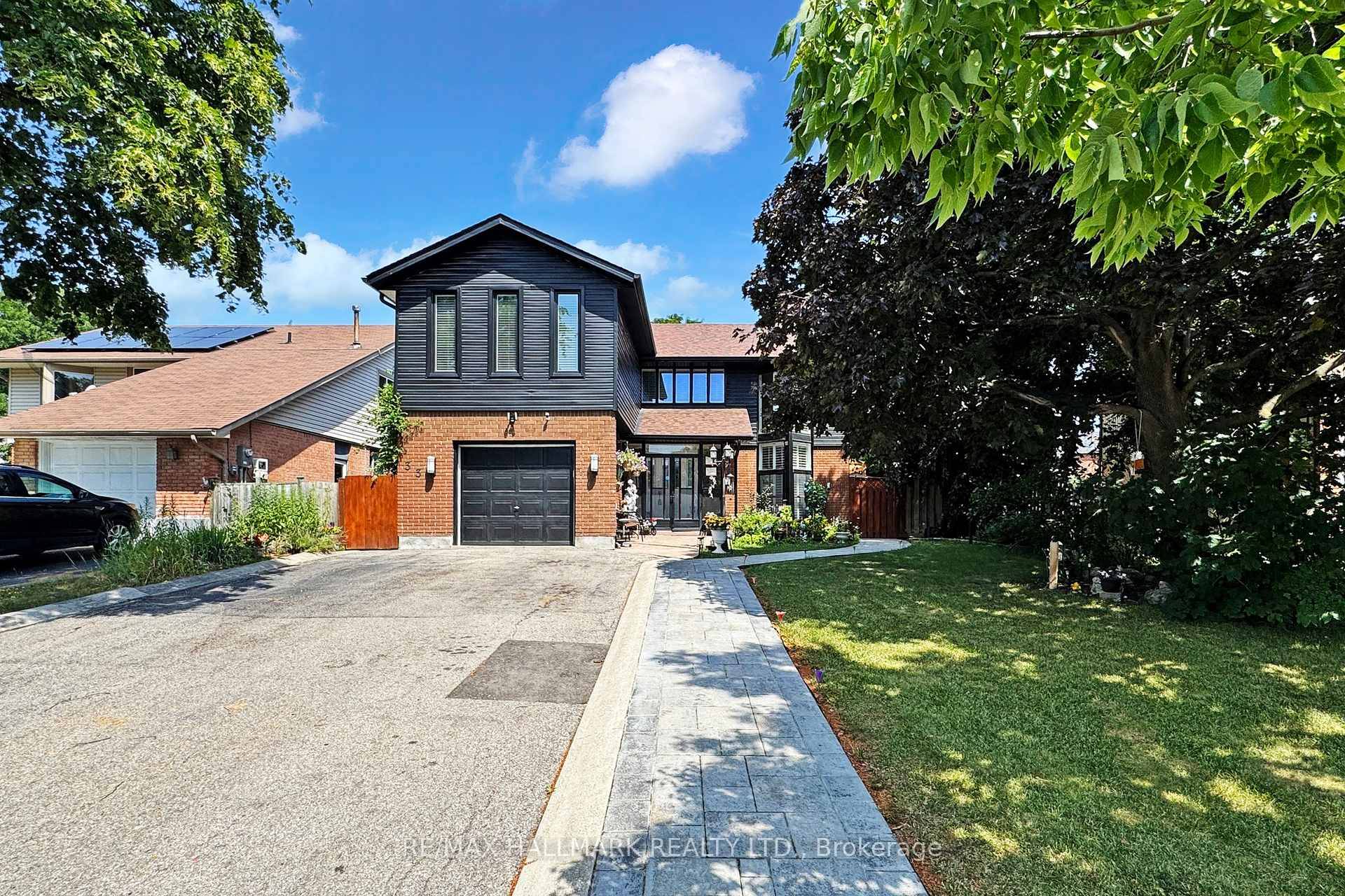 Stunning 4 2 bedroom family home nestled on a quiet, desirable street in Brampton South !