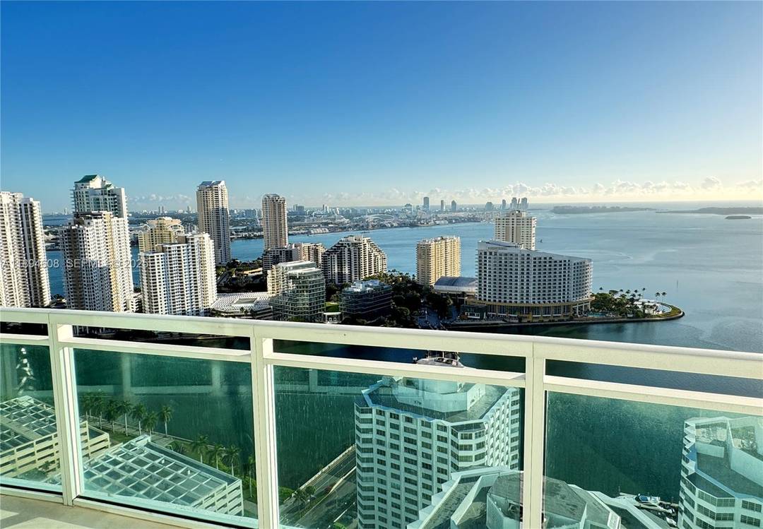 Experience luxury living at The Plaza on Brickell, Unit 3610 the most desirable line in the building !