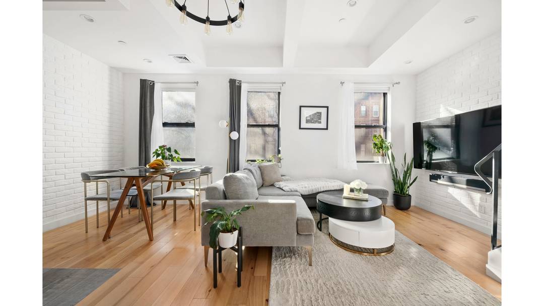 577 Madison unit 2A is a 2 bedroom 2 bath DUPLEX in a townhouse style living !