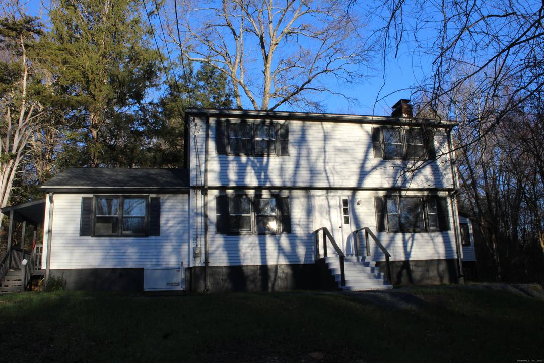 From the moment you approach this property, you're welcomed by an impressive sense of space and presence an expansive setting that offers both privacy and control over your surroundings.