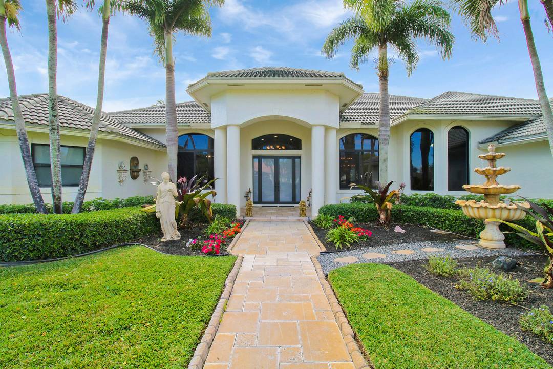 Beautiful 5 Bedroom, 4 bathroom with over 4, 100sqft of interior living located in Aero Club, a private aeronautical community that offers a 4, 000 paved runway with jet access.