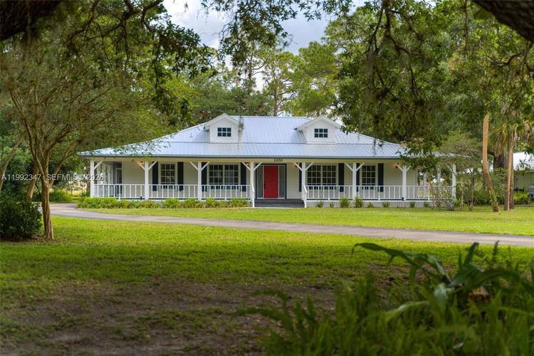 Spectacular Old Florida Style Home in Prestigious Riverbend !