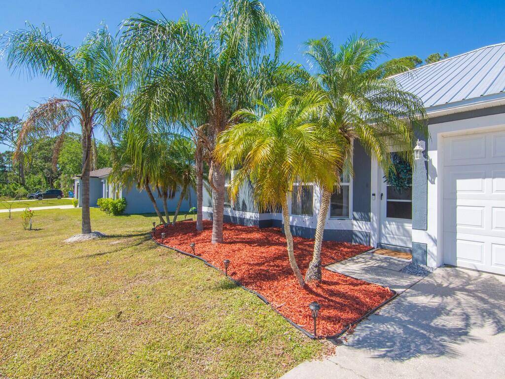 Cozy and well maintained home in convenient location just minutes to I 95 and shopping.