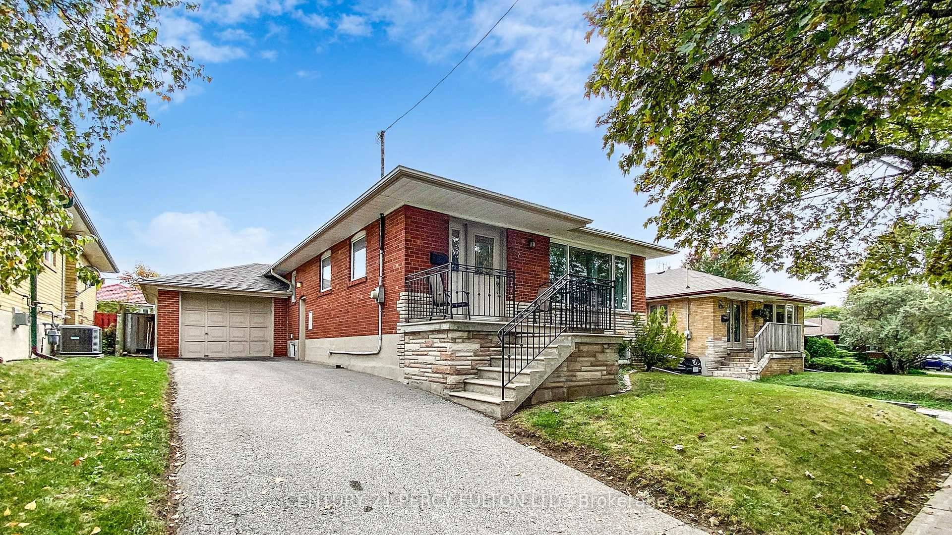 This Charming Detached 3 1 Bedroom, 2 Bathroom Bungalow Sits On A Premium 45.