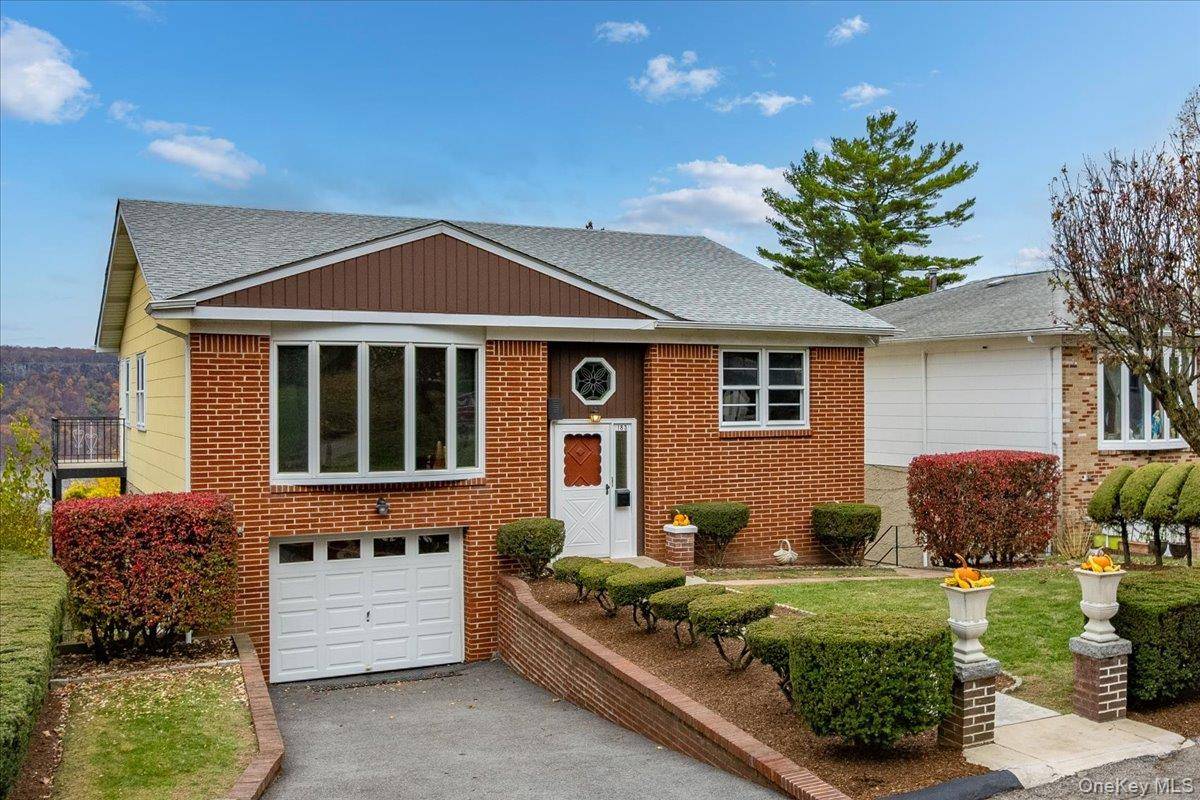 Have you ever paused for a moment at a place where there is an extraordinary view of the Hudson River ?