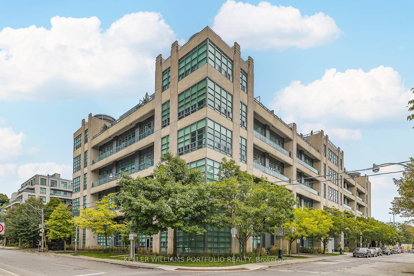 Madison Avenue Lofts ! At The Foot Of Casa Loma, Steps To Annex Shopping amp ; Restaurants, Yorkville, Forest Hill Village, George Brown, Uoft amp ; 1 Min Walk To ...