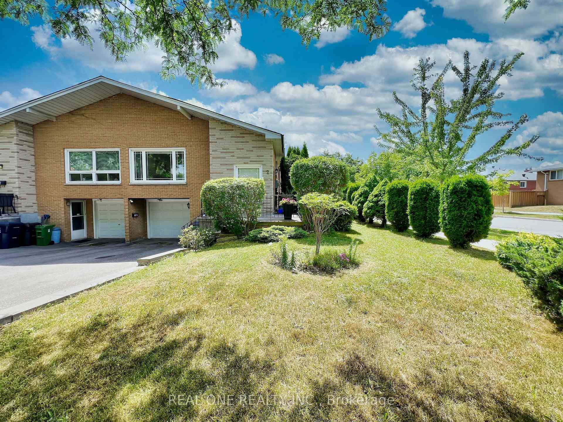 Prime North York property, This well maintained 5 level backsplit is uniquely designed with 3 separate entry units, each with its own washroom, Newer hardwood floor throughout, Upgraded kitchen cabinets ...