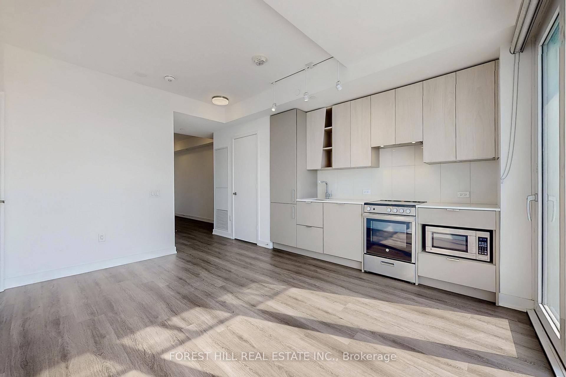 Stunning Urban Style SE Corner 2 bedroom Suite at the iconic M City 2 in the heart of Mississauga.