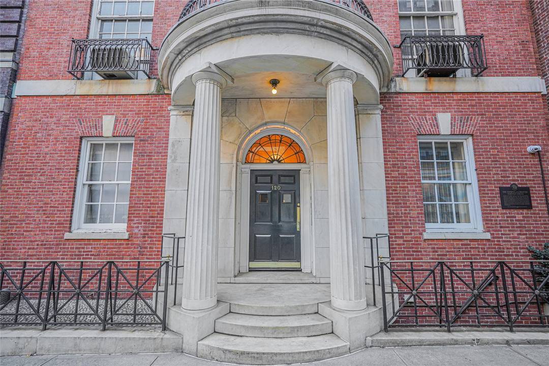 This unique office space, located on the 1st floor, offers the perfect balance of work and comfort.