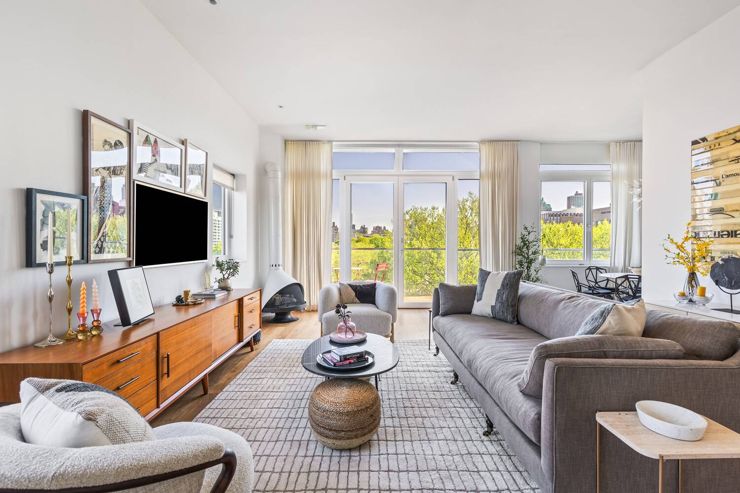 Penthouse Perfection Sleek, Sophisticated, and Sky High at 84 Congress Street Elevate your lifestyle in this reimagined 3 bedroom, 3 bathroom duplex penthouse, where contemporary design meets breathtaking vistas.
