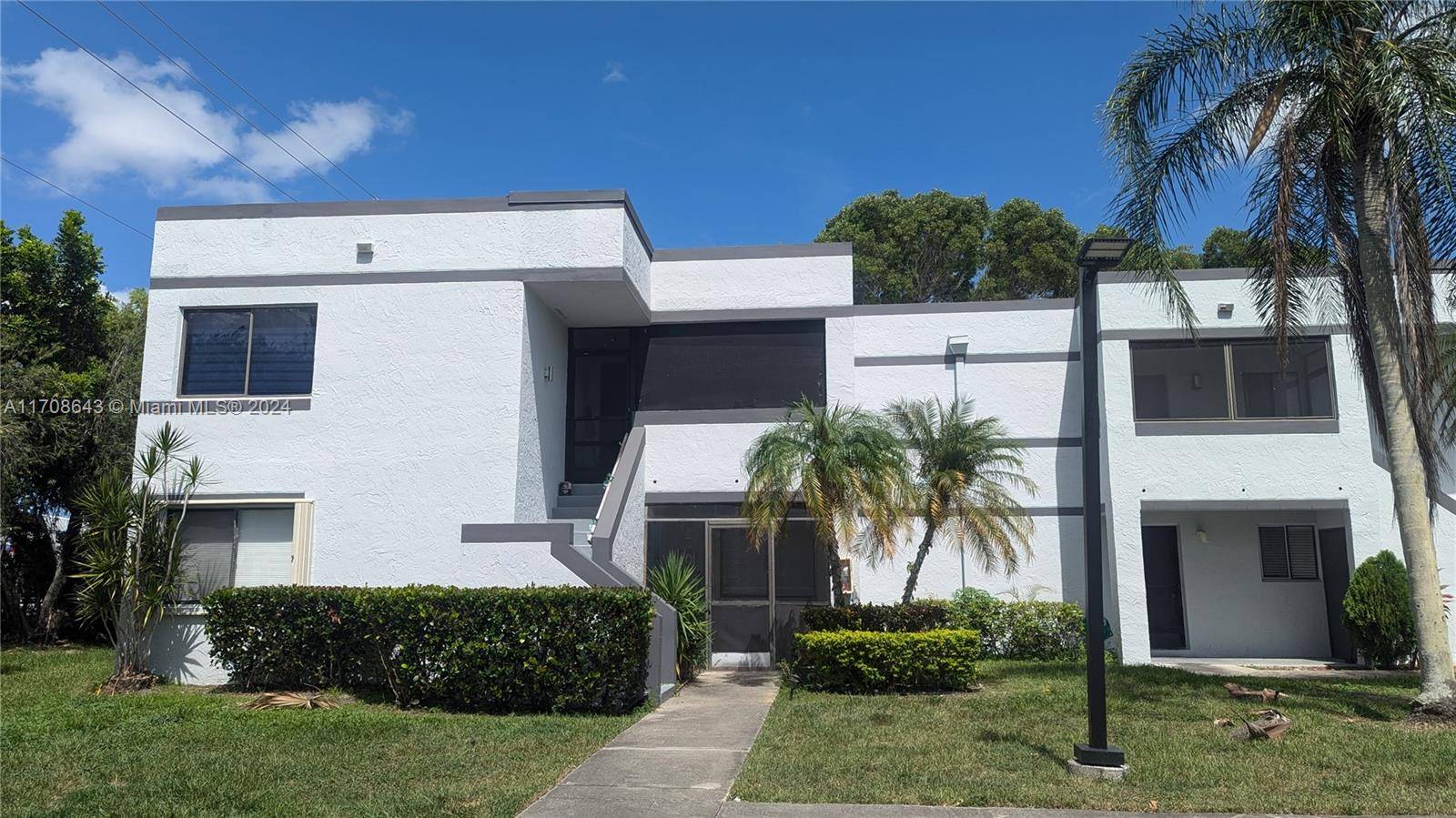 Spacious and gougers 3 2 corner condo in Weston City with canal views, this unit is conveniently located on the 1st floor, spacious bedrooms, balcony, accordion shutters, small storage under ...