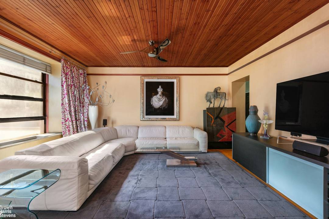 Location, Space and Value Showcase your artwork in the spacious living and dining Great Room with open Eastern exposures that allows sunlight to stream through the tall, over sized windows ...