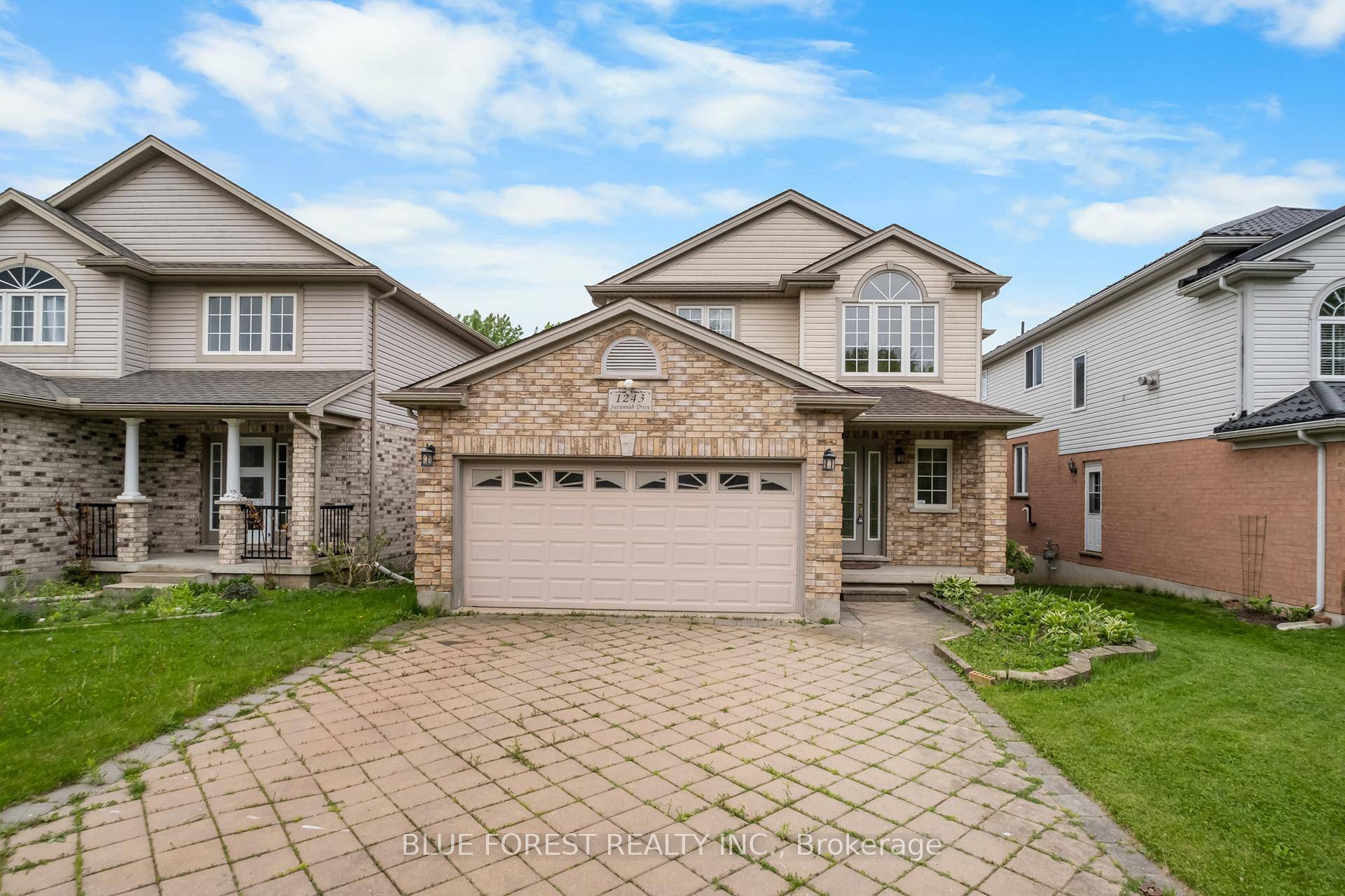 If you're looking for a family home situated on a quiet street, in a prime location, that has charm, and greatly sized rooms, you have found the right place !