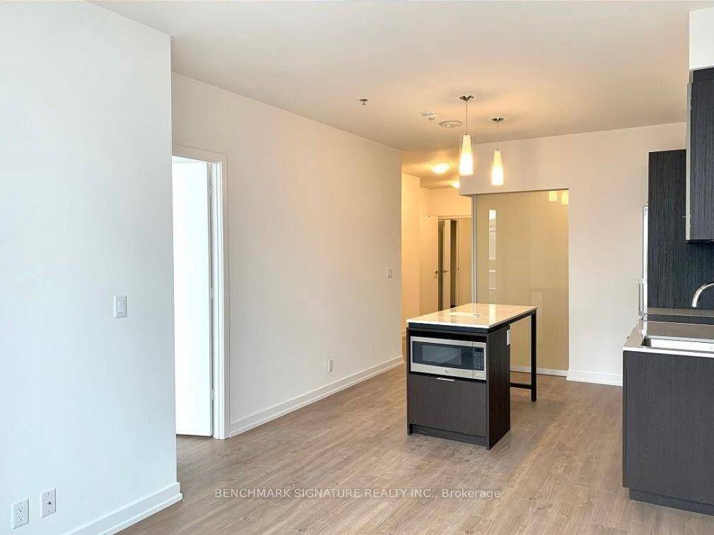 Functional 1 Den Layout With 2 Washrooms !