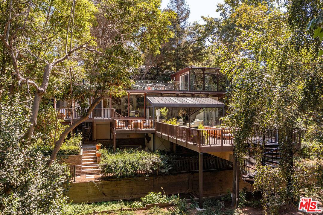 681   Brooktree Rd 5BR Santa Monica La