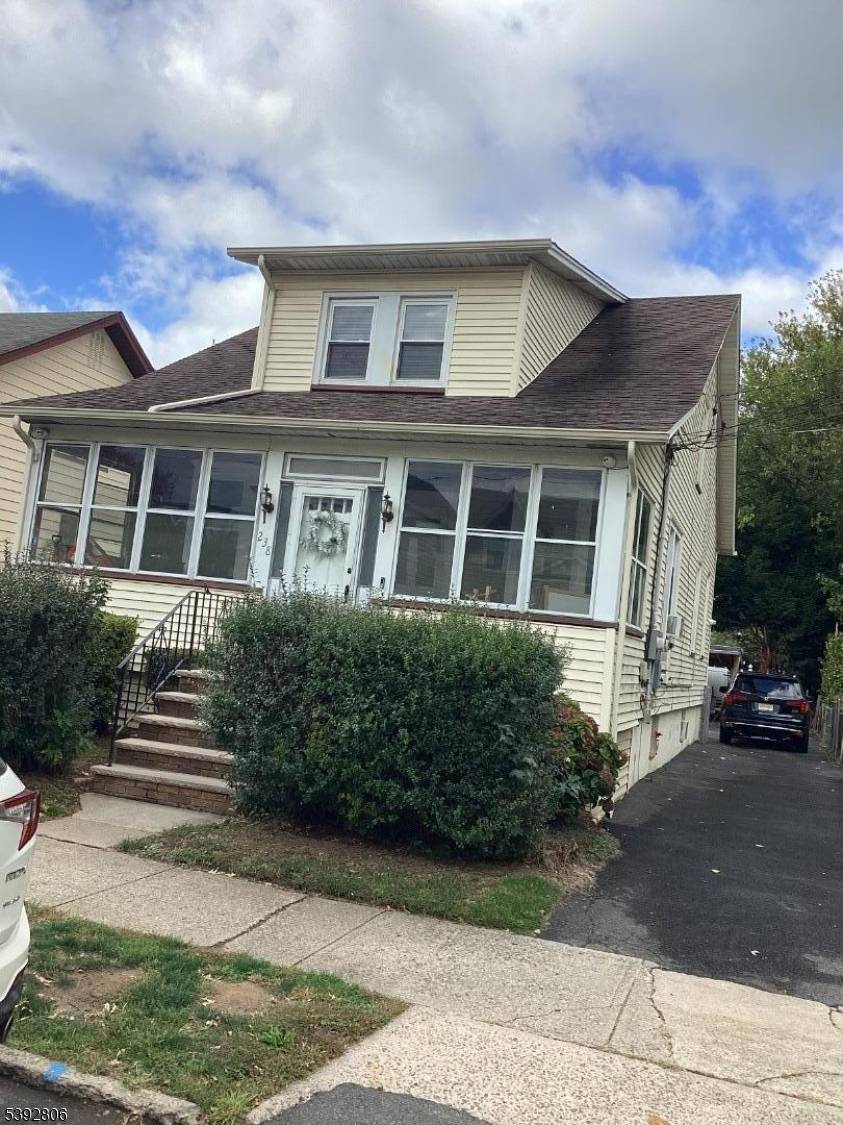 GREAT OPPORTUNITY TO OWN THIS 2 FAMILY IN DESIRABLE SECTION ON PATERSON.