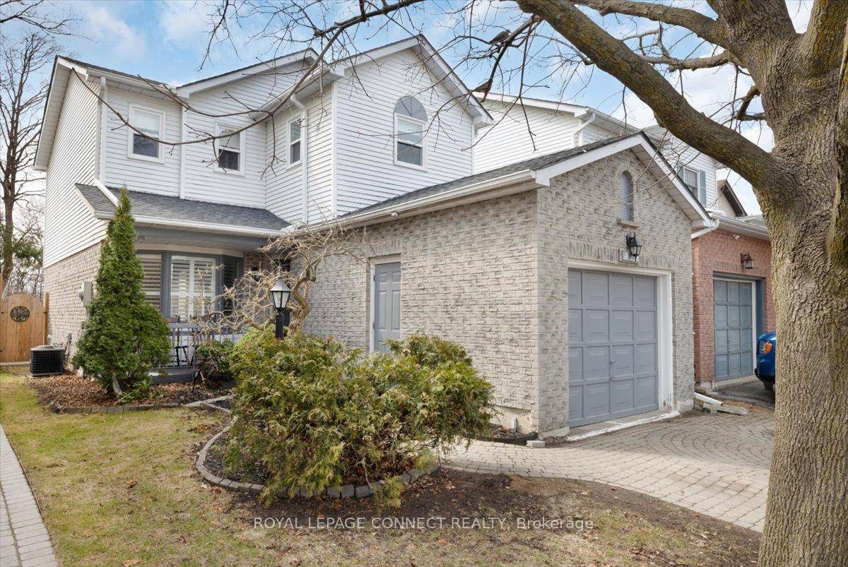 Client RemarksBeautifully Maintained 3 Bedroom, 3 Bath Home In Friendly Family Neighbourhood.