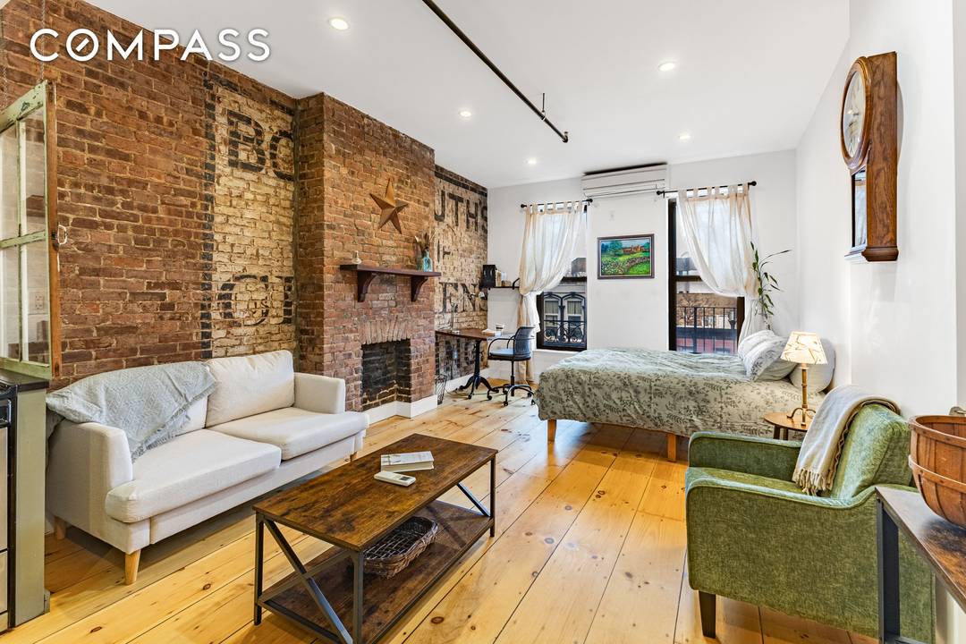 This bright and inviting studio is ideally situated in the heart of vibrant Clinton Hill.