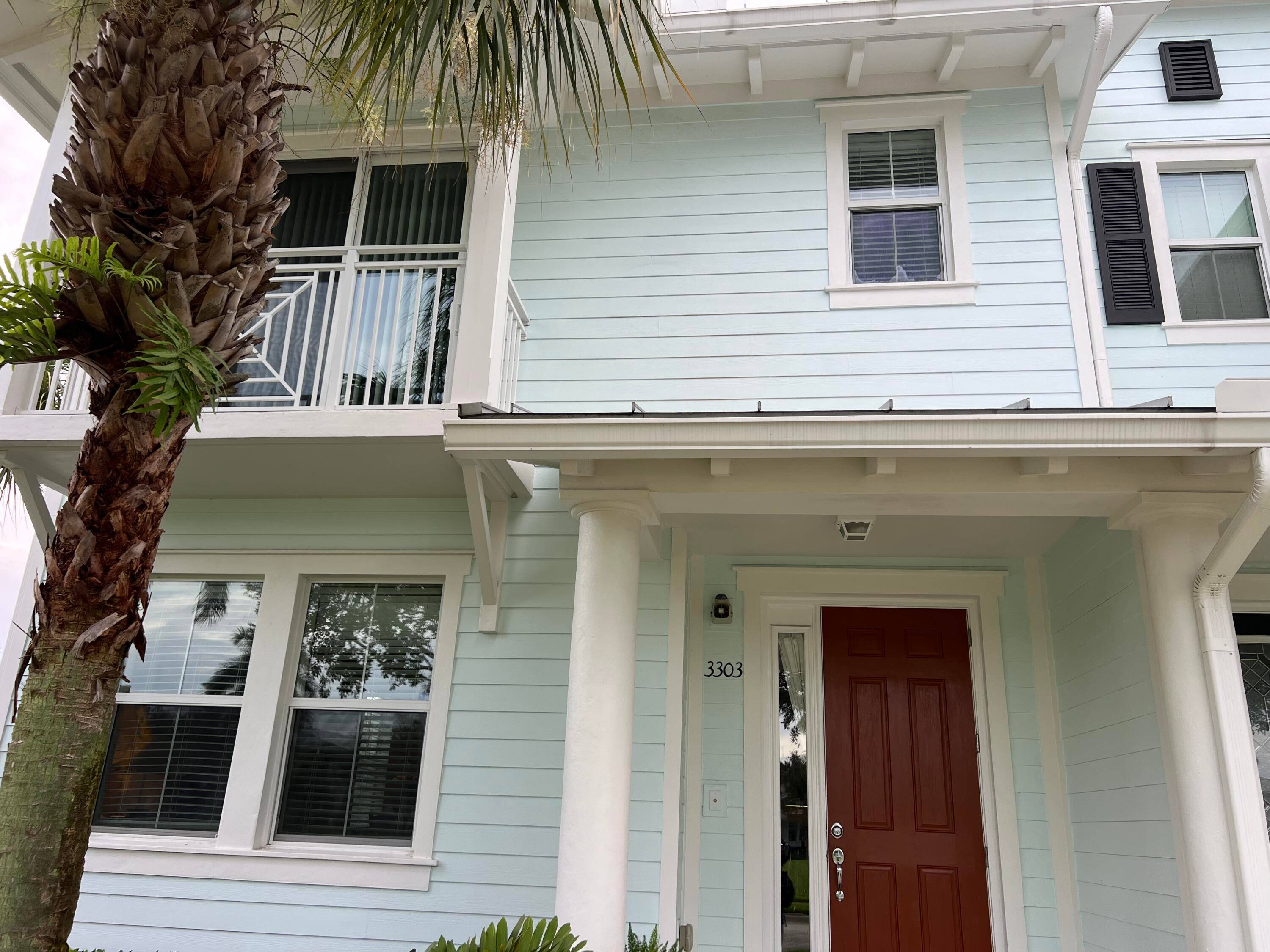 Hot Deal ! Open Lake View Corner Townhome in Abacoa Move In Ready Key West style 2 story townhome with metal roof, located in the heart of Abacoa's Mallory Creek.
