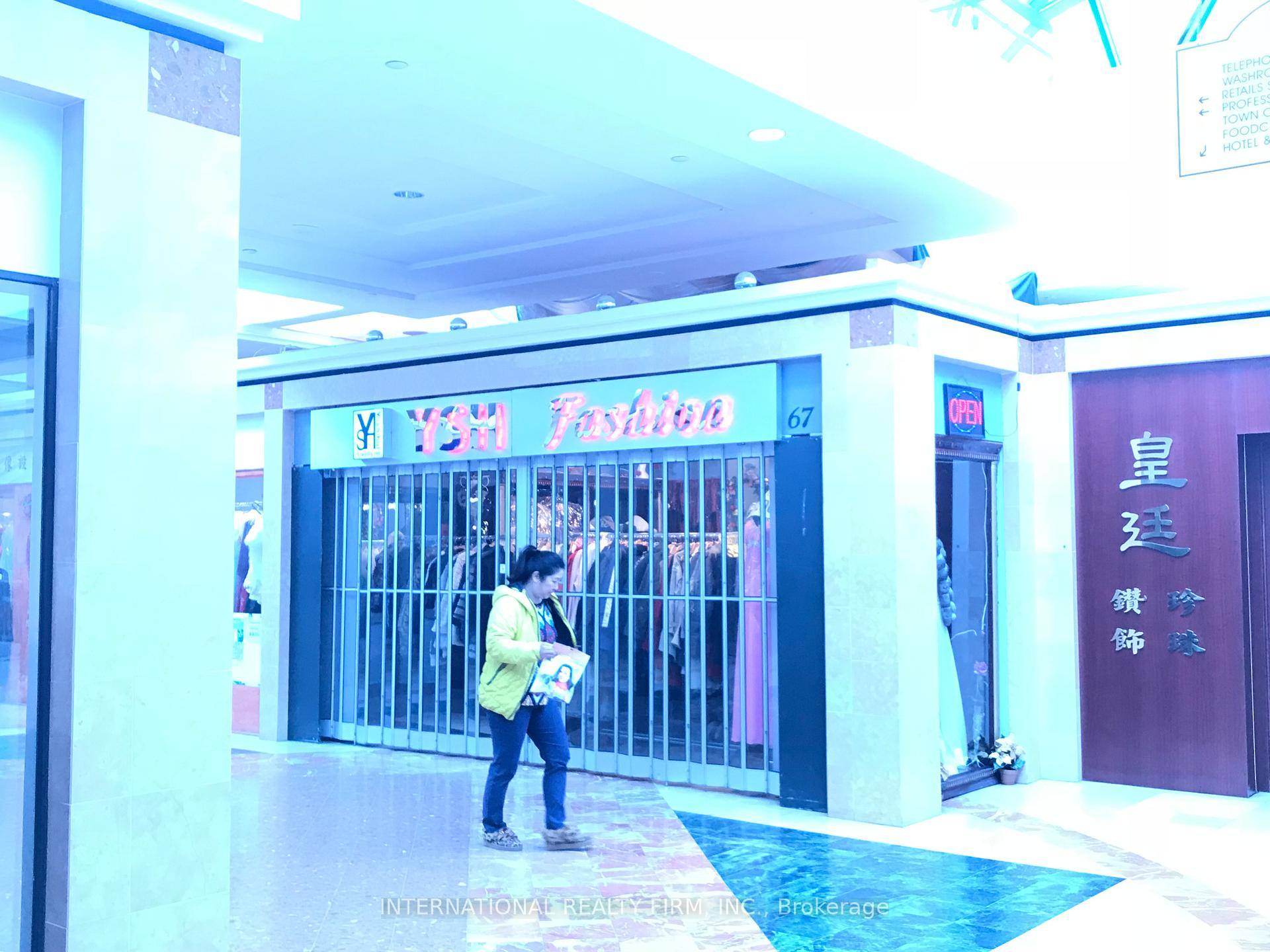 Indoor Corner Retail Unit Near The Retail Entrance At The Shoppes Of The Parkway Link To The Sheraton Parkway Hotel And The Town Of Richmond Hill.