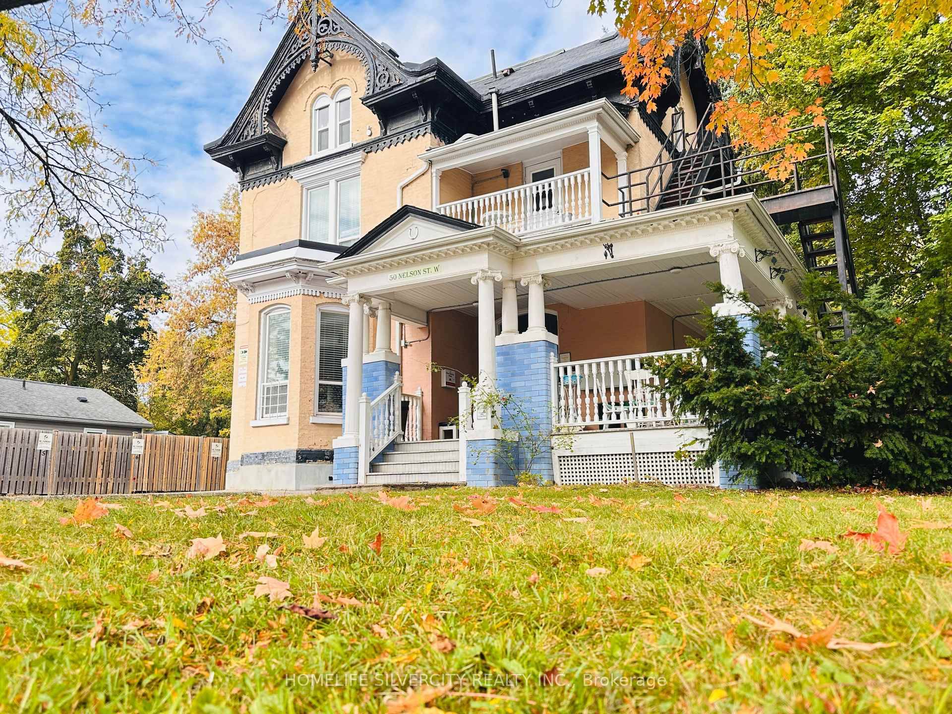 Welcome to Suite 5 at 50 Nelson St W A stylish, fully furnished 1 bedroom, 1 bathroom apartment thoughtfully designed for comfort and convenience, ideal for professionals or single occupants.