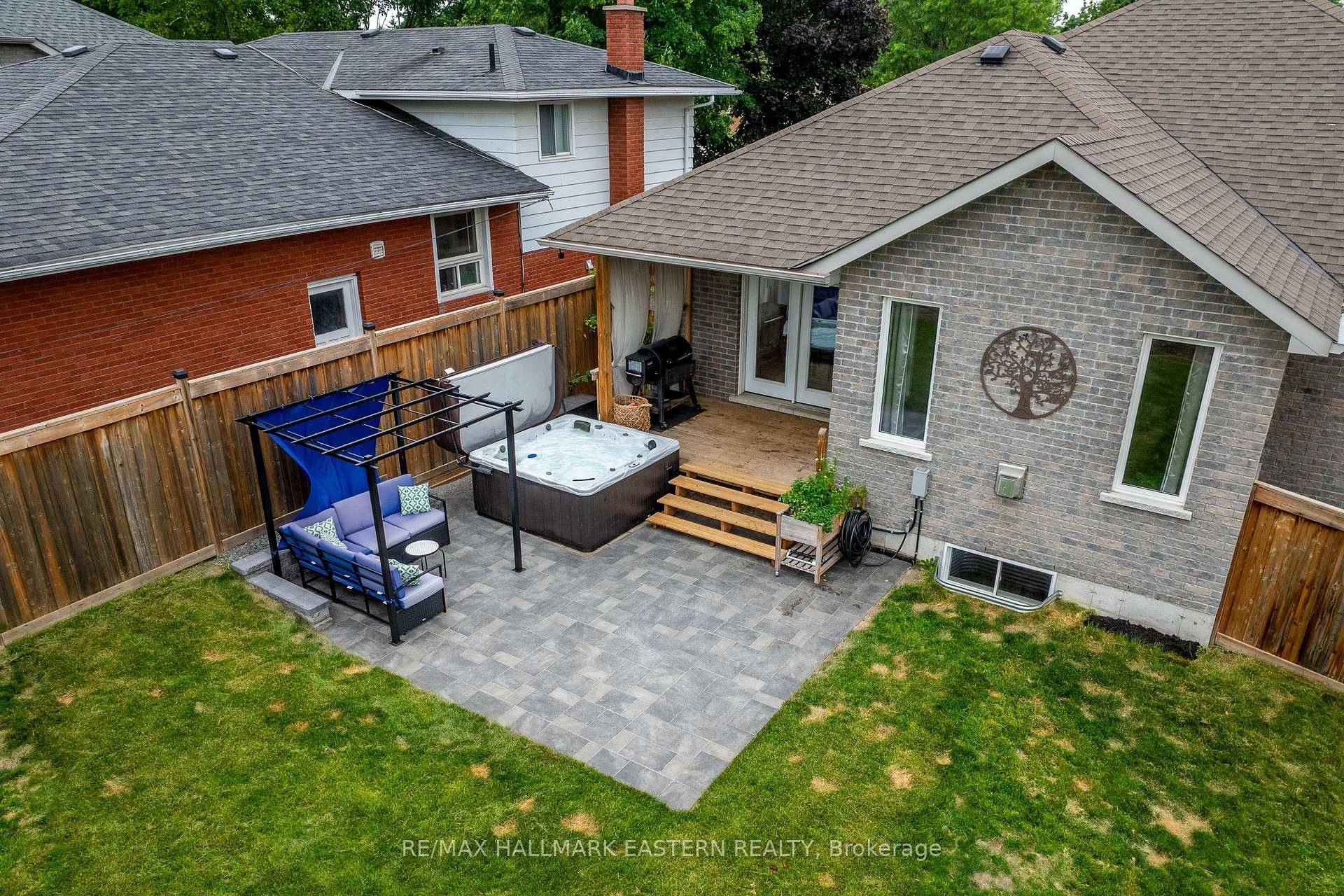 This elevated and sought after bungaloft in Peterboroughs desirable West End, directly across from the gates of Fleming College, is a stunning Parkview Homes Winchester model showcasing over 100, 000 ...