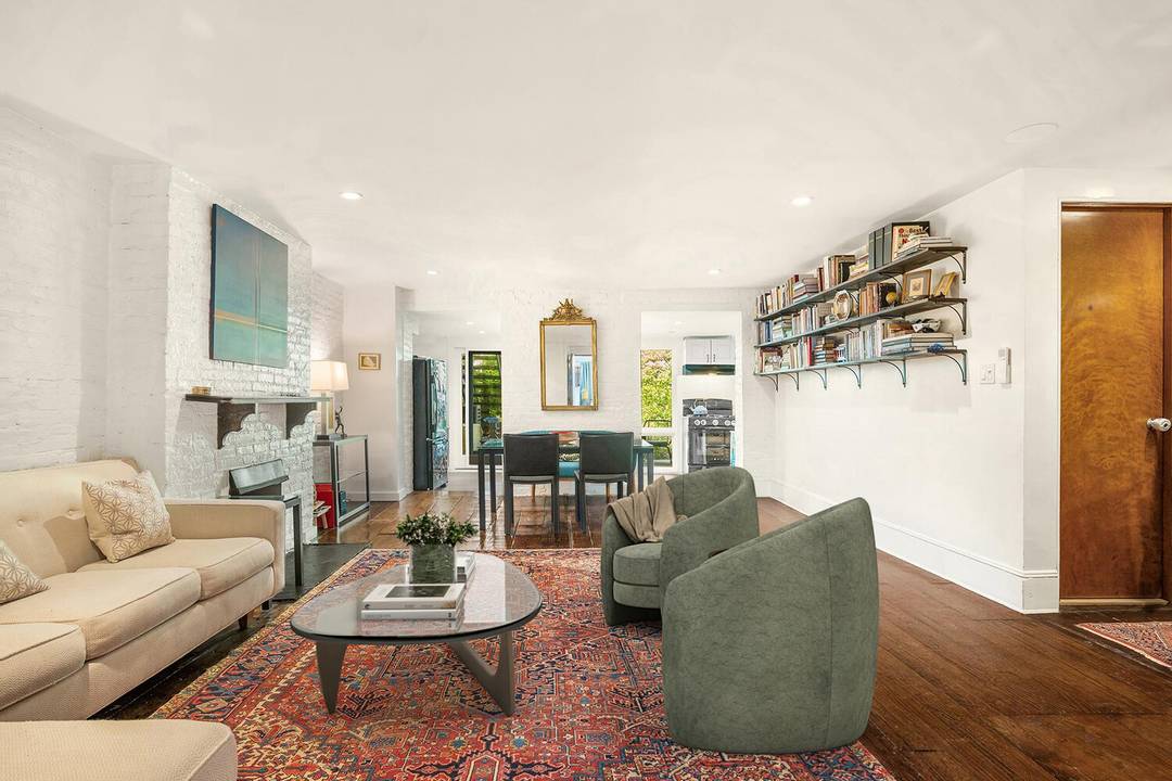 Located on a beautiful tree lined block in the heart of Cobble Hill, this spacious 1100sf one bedroom home is set on the first floor of a classic three unit ...