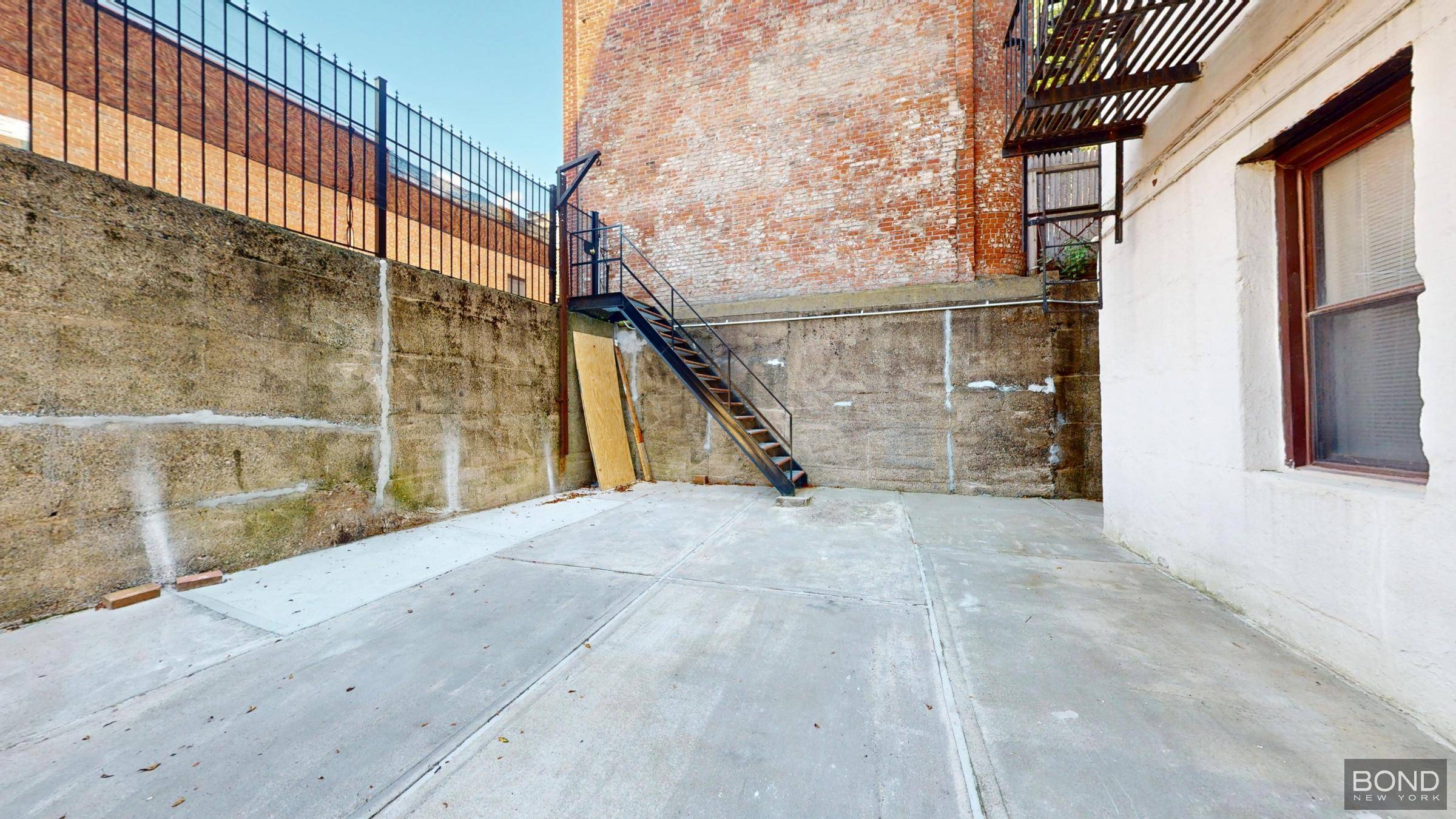 Welcome to75 Pierrepont Street LL, a thoughtfully designed 1 bedroom apartment nestled on one of Brooklyn Heights most picturesque, tree lined blocks.