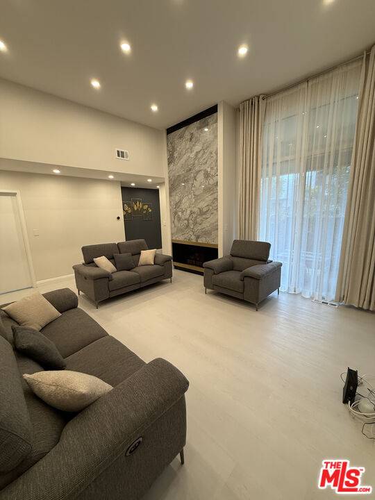 13218   Fiji Way 2BR Marina Del Rey La