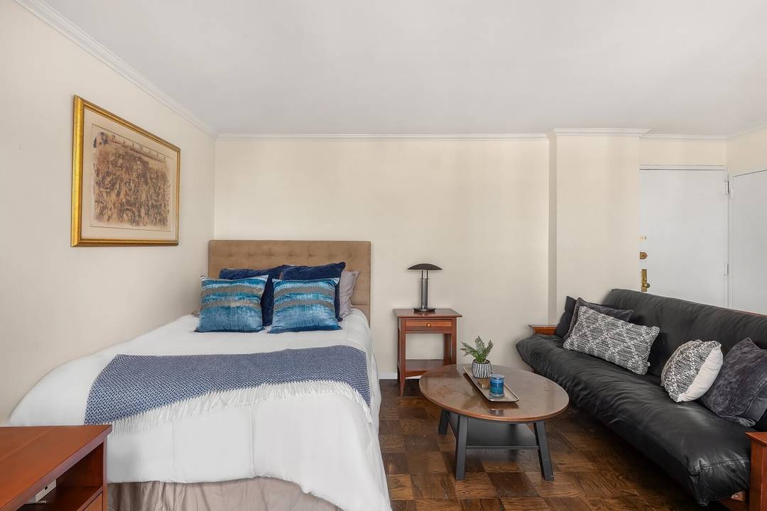 With wide open city views amp ; partial Hudson River views, this renovated, high floor, sun filled and pin drop quiet studio home resides in The Gloucester, a full service ...