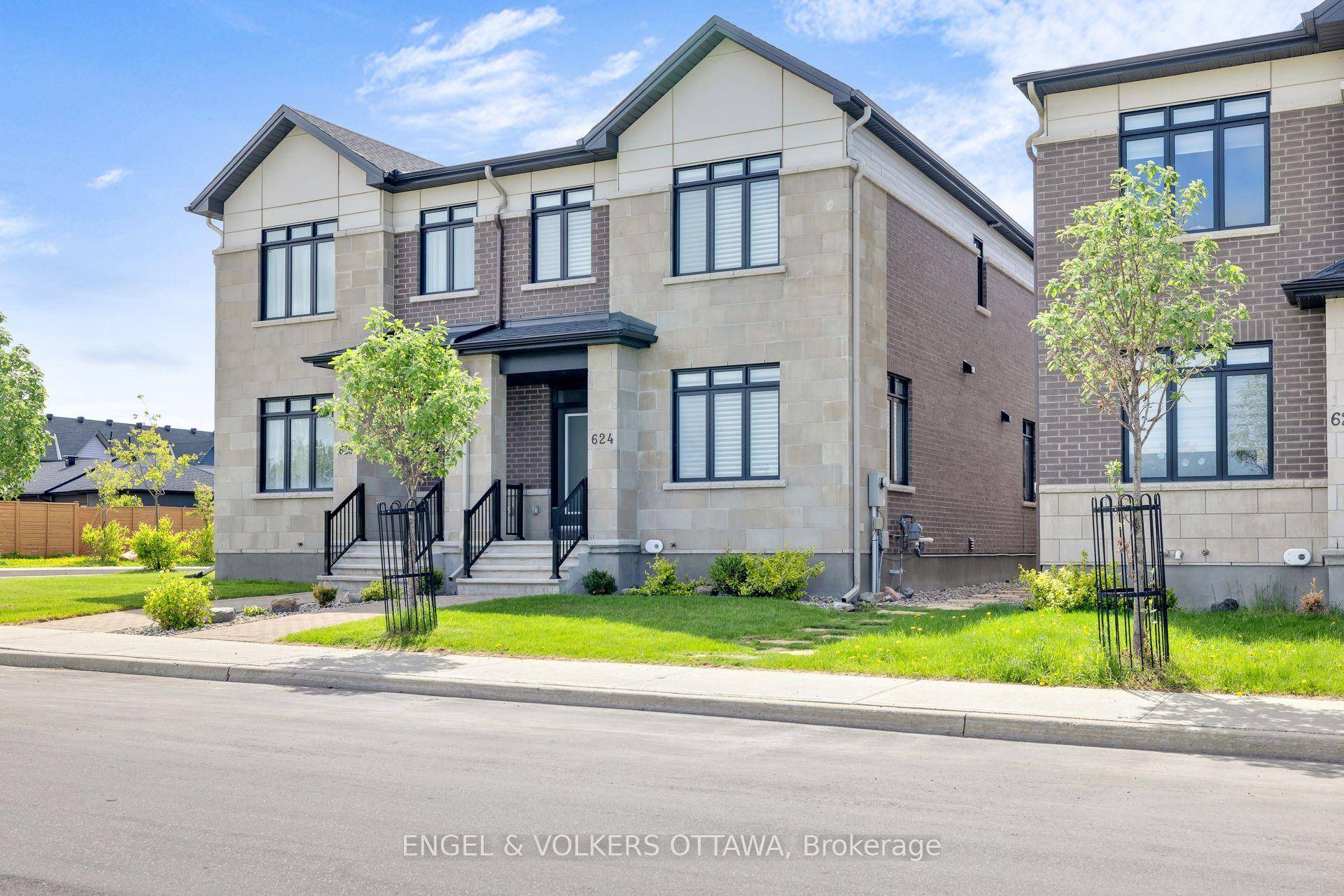 Welcome to 624 Mikinak Road in the beautiful neighbourhood of Manor Park.