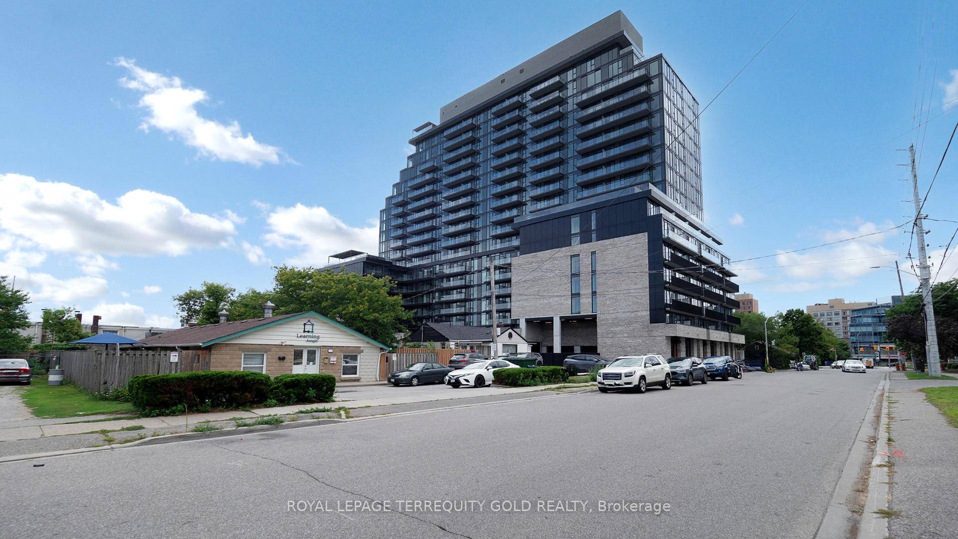 Stylish studio at Arte Residences by EMBLEM, perfectly located at Hurontario and Dundas in vibrant Cooksville.