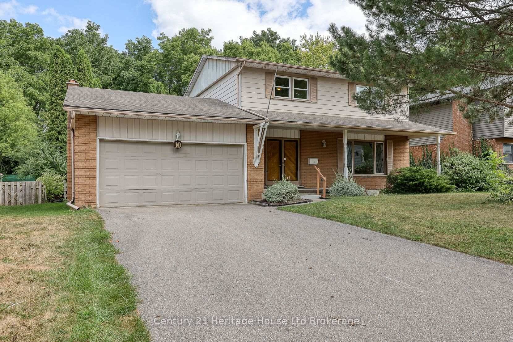 Welcome to this spacious 2 storey home with double car attached garage, offering 3 bedrooms and 2.