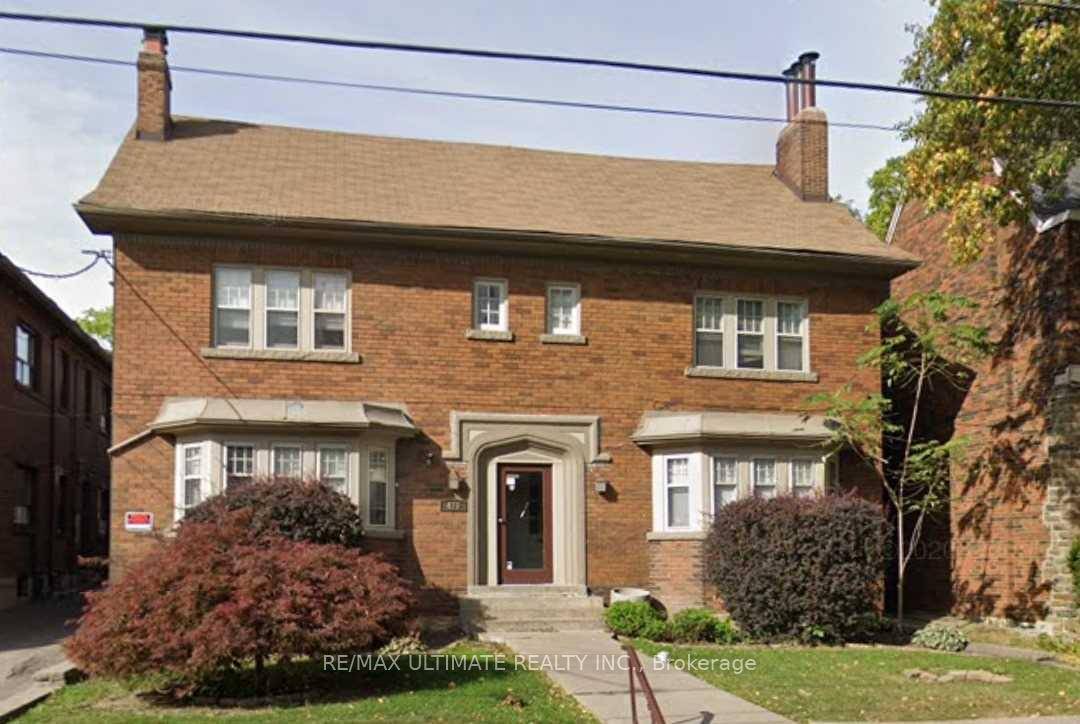 Bright 2 1 bedroom unit w new kitchen, dedicated laundry machine.