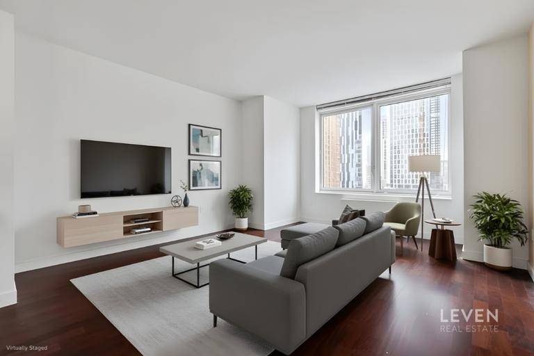 SPECTACULAR AMENITIES IN DOWNTOWN BROOKLYNWelcome to Unit 16D at Oro Condos, located at 306 Gold Street in the heart of Downtown Brooklyn.