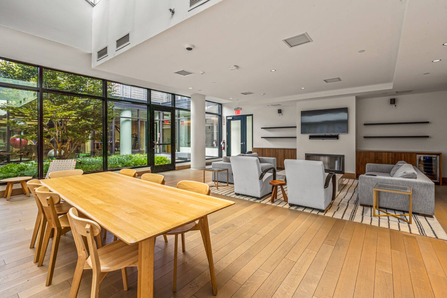 Corte 6I Serene South Facing Sanctuary in LIC Welcome to Residence 6I at Corte, a 704 square foot one bedroom home designed for those who value calm, comfort, and style.