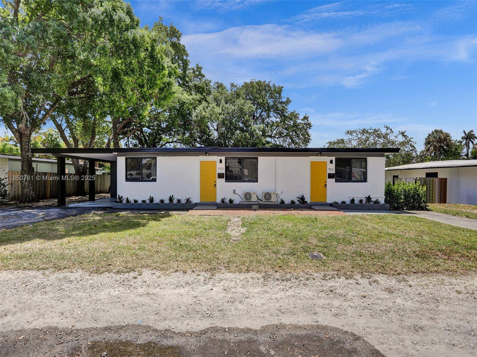 Amazing duplex available with a huge backyard located just minutes away from Las Olas, Fort Lauderdale Beach and Fort Lauderdale Airport.