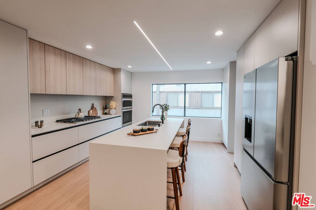 4622   Glencoe Ave 2BR Marina Del Rey La