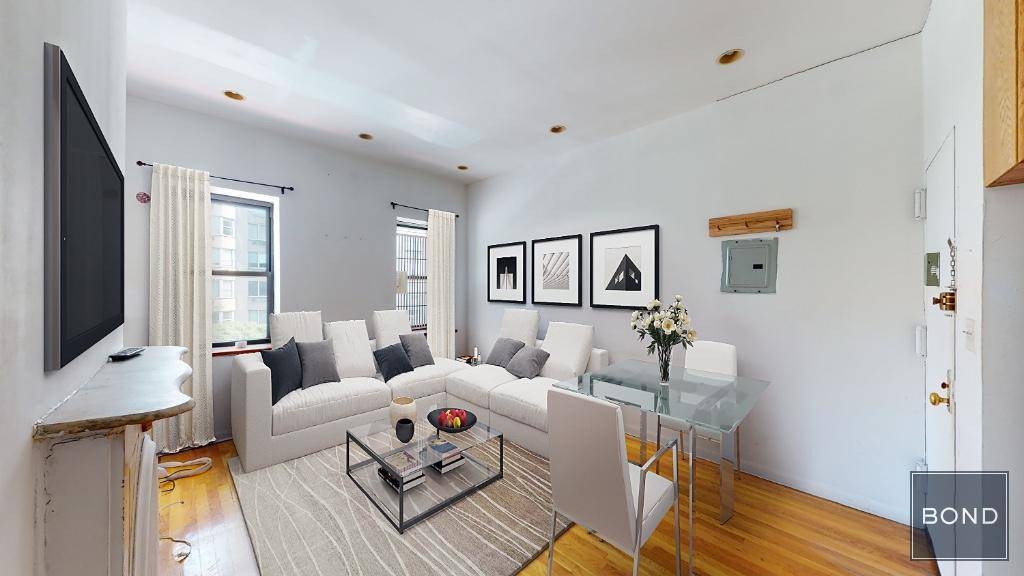 Huge 1 bedroom in prime Upper East Side !