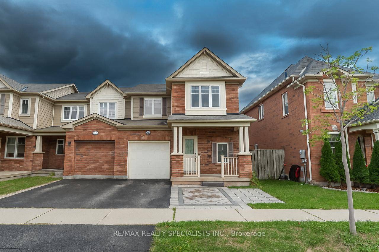 Stunning Open Concept End Unit Freehold 3 Bedroom Mattamy Home.