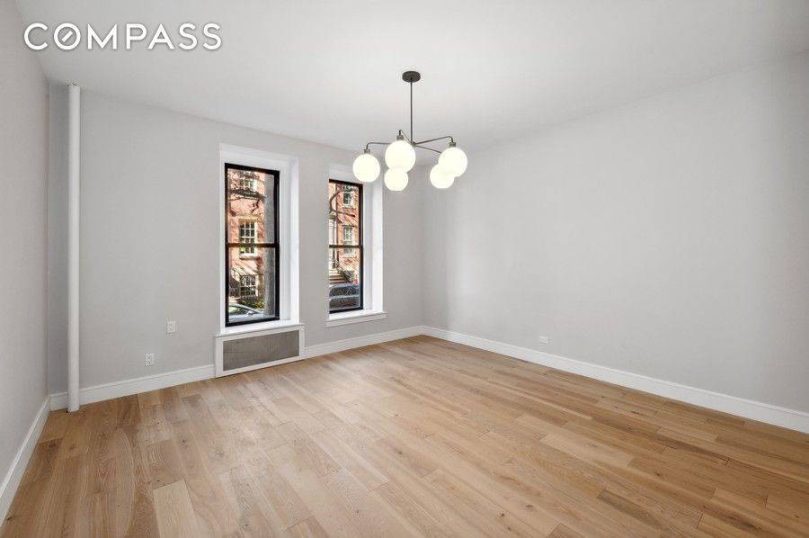 Be the first to live in this stunning, fully renovated parlor level two bedroom apartment on a quiet tree lined street in the heart of Brooklyn Heights.