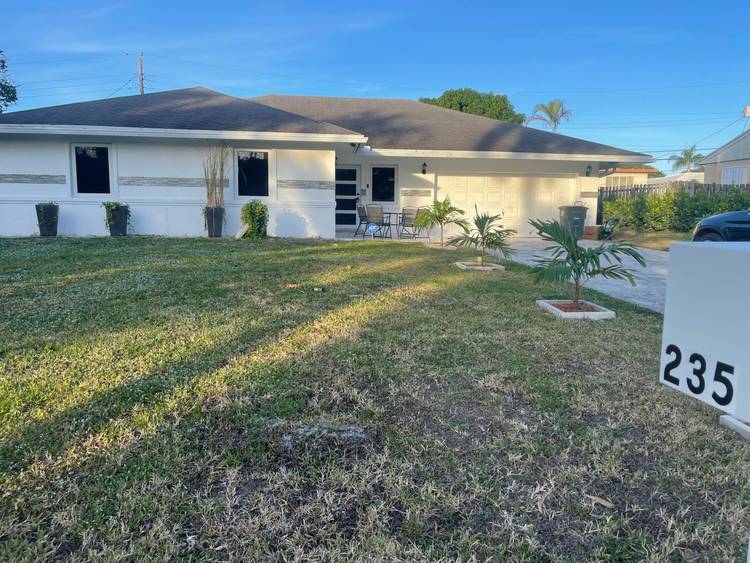 Lease a four bedroom, two and a half bath single family home in Beulah Heights, Boca Raton.