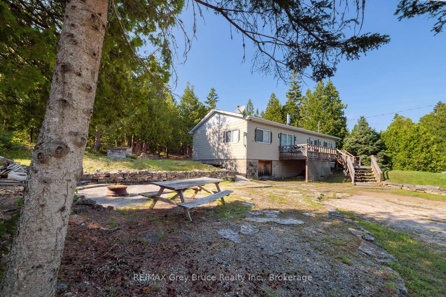 Enjoy this 1200 square foot home overlooking the beautiful shores of Stokes Bay, as your cottage get away or make it your full time residence.