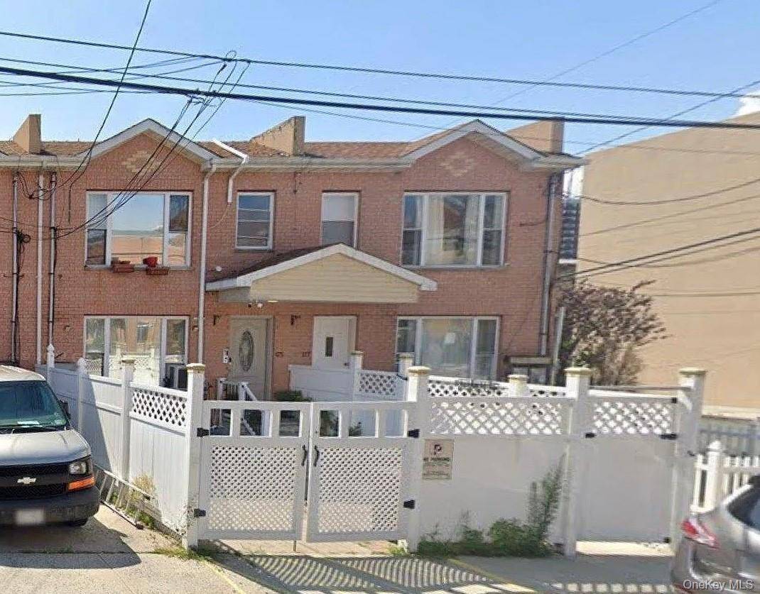 Welcome to 175 Beach 29th Street Far Rockaway s Beachside Legal Duplex !